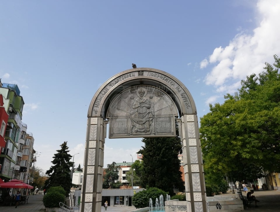 С „Фара“ „по шпарца на Бургас